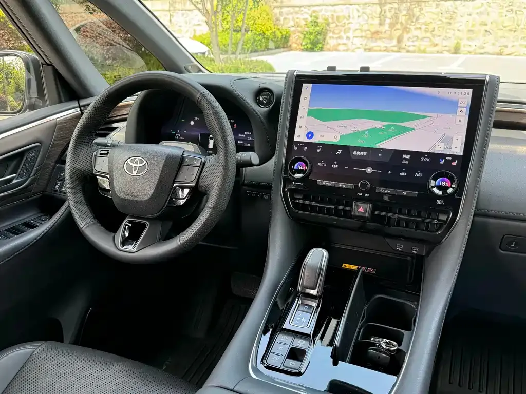 Toyota Alphard — фото 3