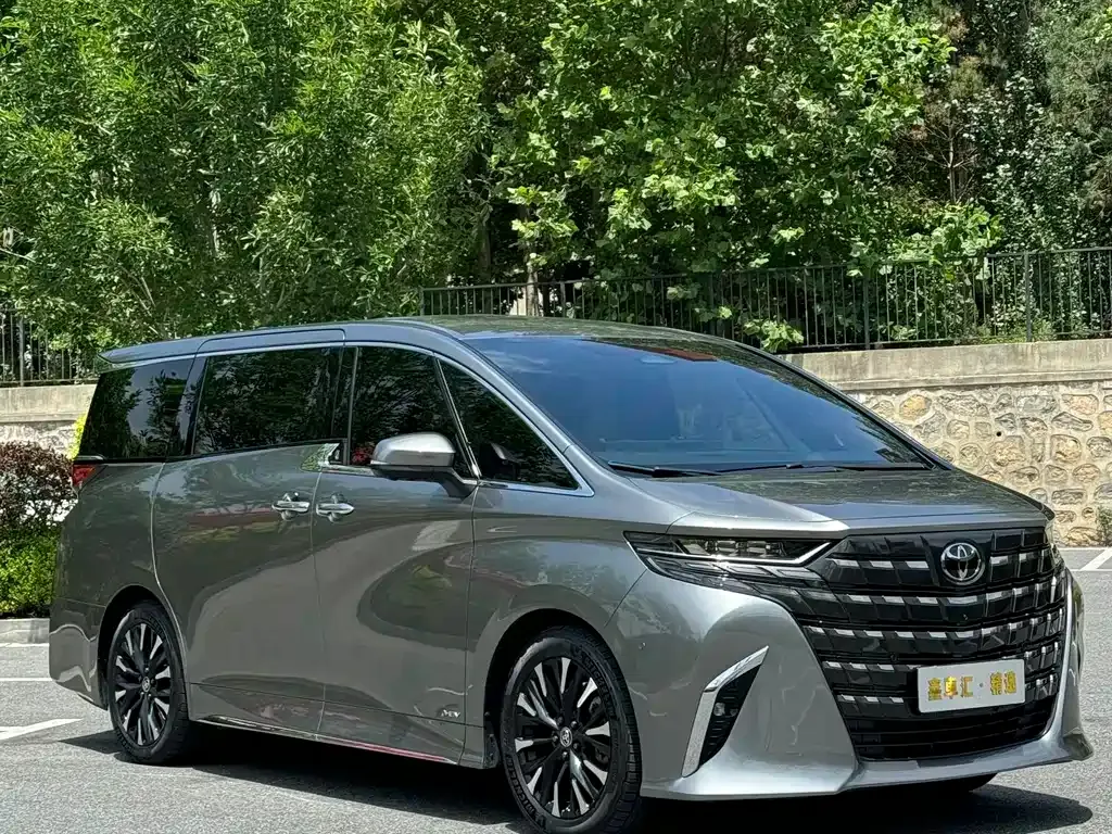 Toyota Alphard — фото 9