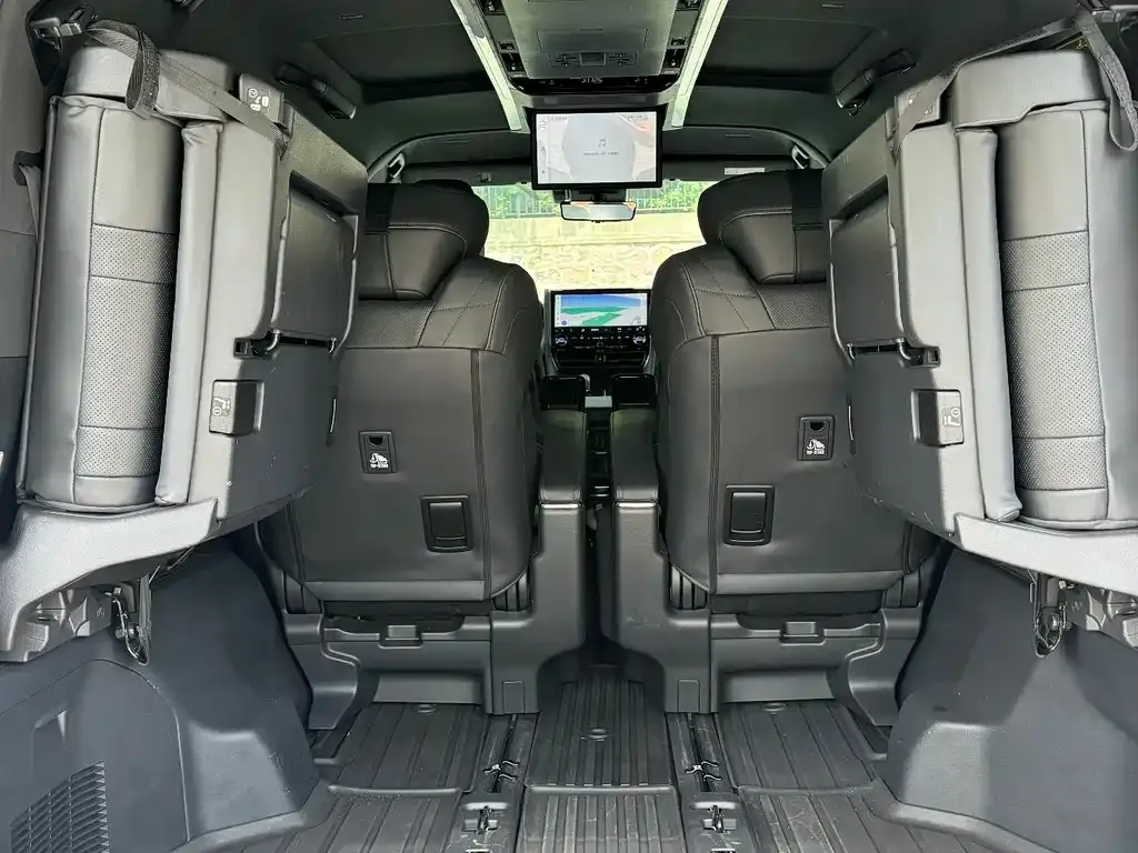 Toyota Alphard — фото 2