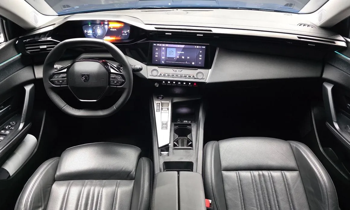 Peugeot 408 2023 из KR, фото 6