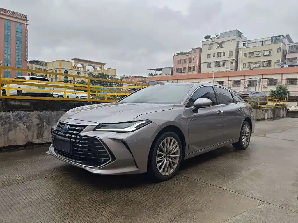 Toyota Avalon — фото 1