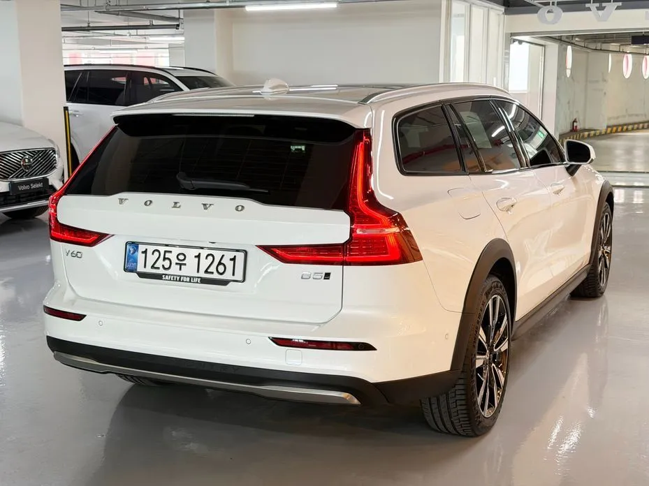 Volvo V60 2025 из KR, фото 4