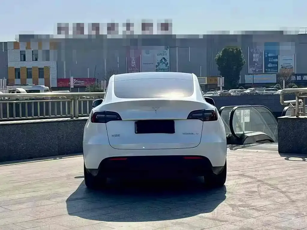 Tesla Model Y — фото 9