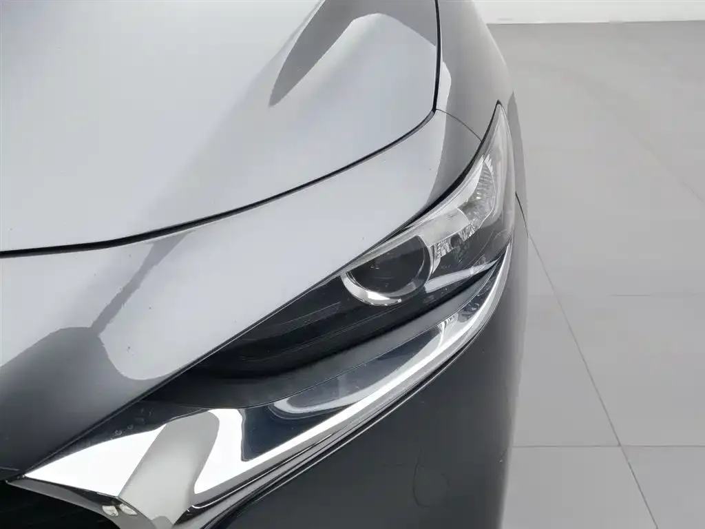 Mazda 3 Axela — фото 3