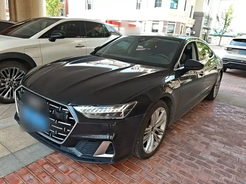 Audi A7L — фото 1