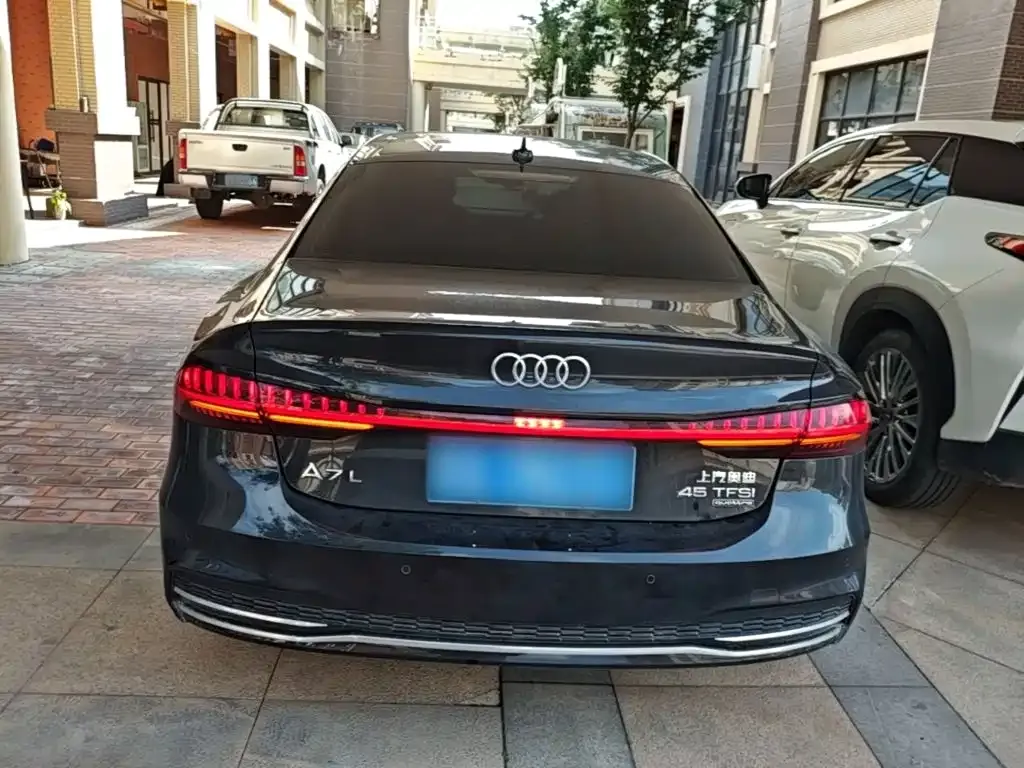Audi A7L — фото 10