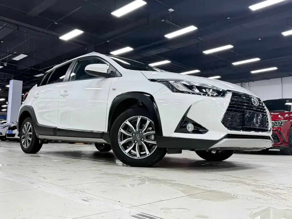Toyota Yaris L — фото 6