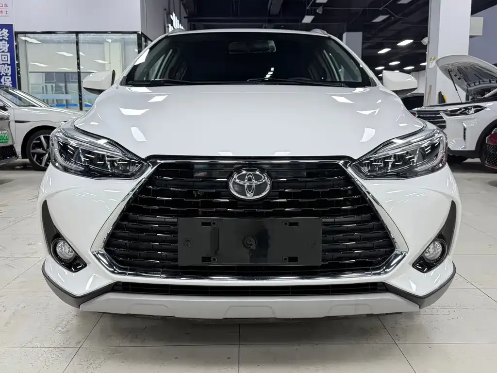 Toyota Yaris L — фото 2