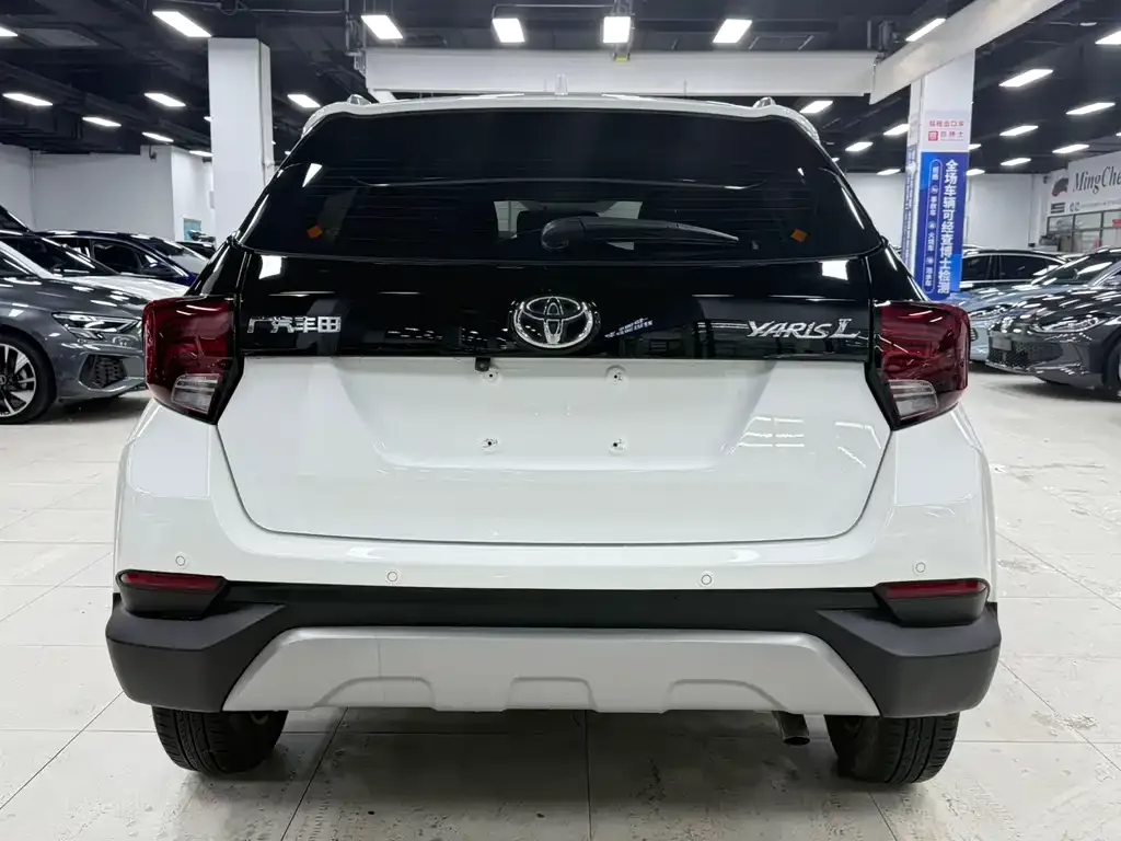 Toyota Yaris L — фото 7