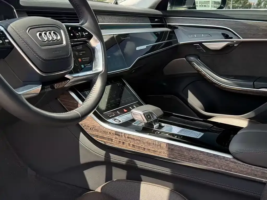 Audi A8 — фото 10