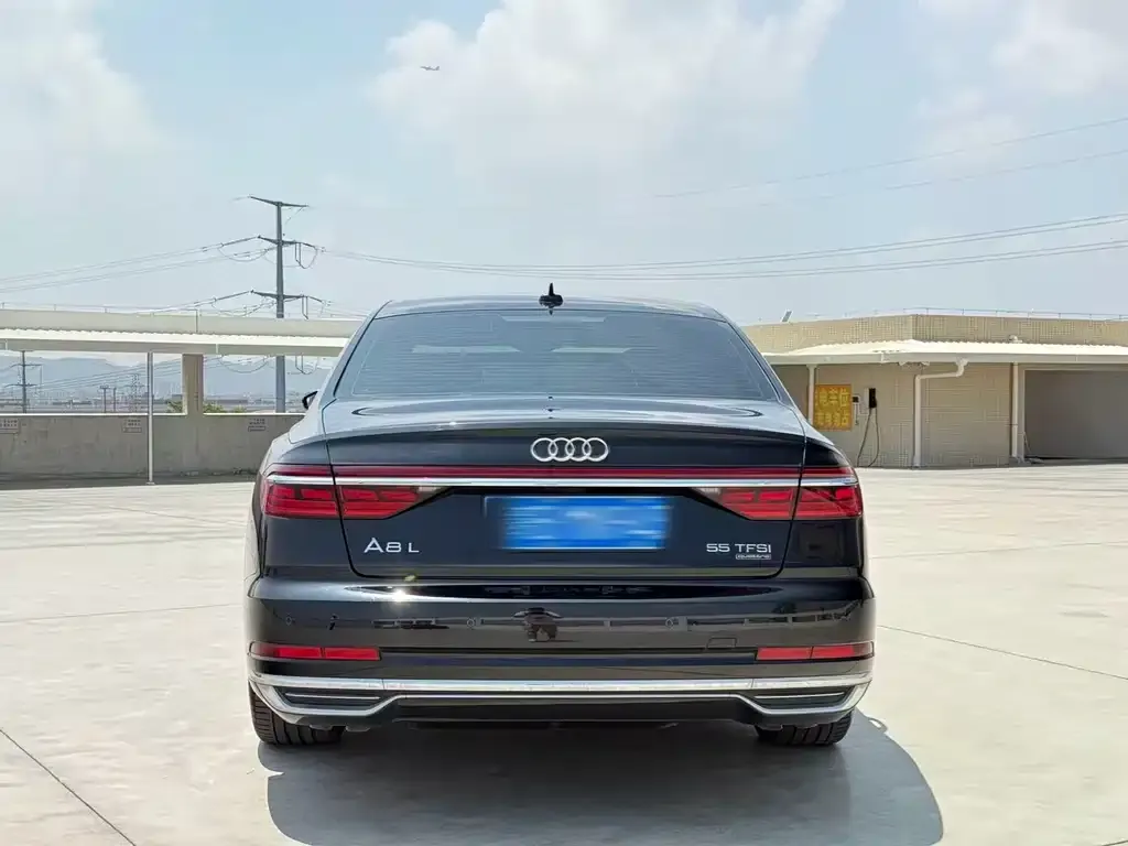Audi A8 — фото 7