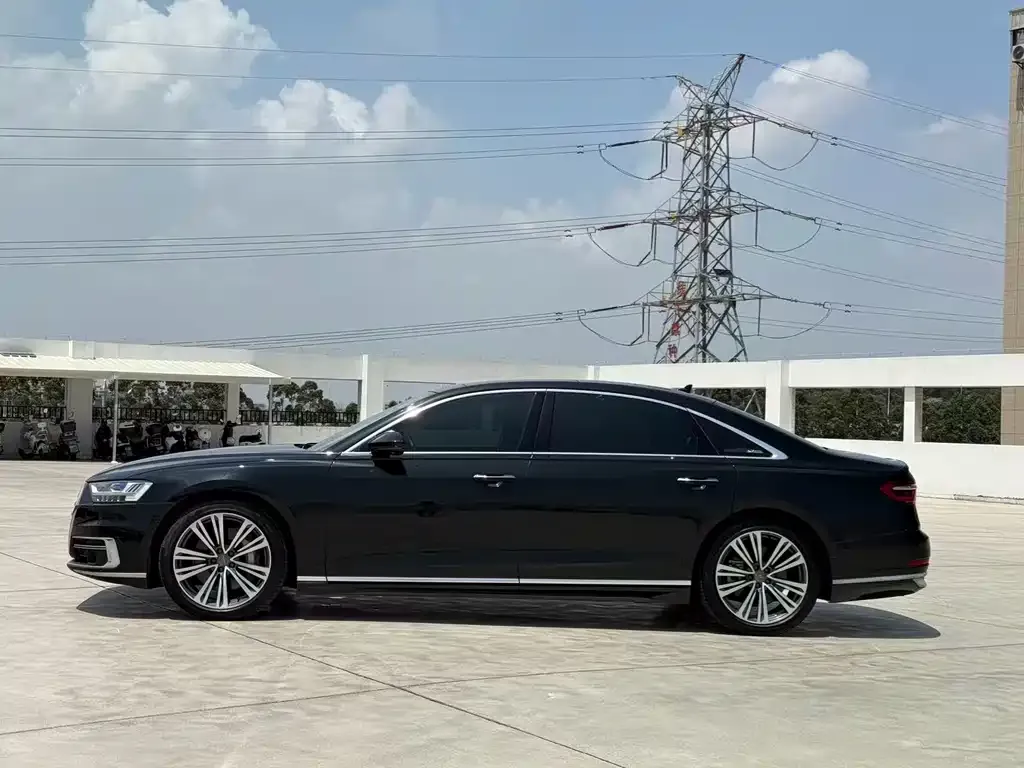 Audi A8 — фото 3