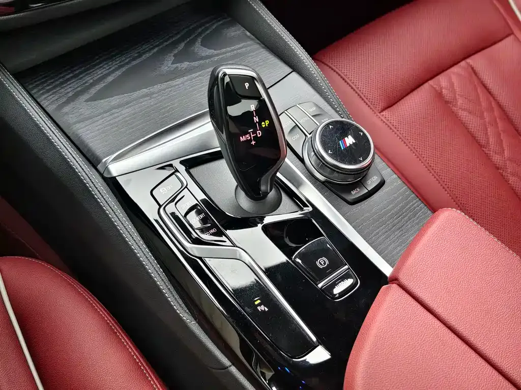 BMW 5 Series — фото 10