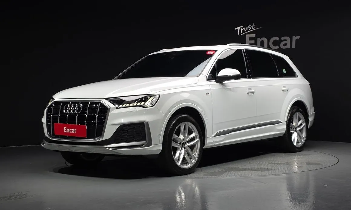 Audi Q7 — фото 1