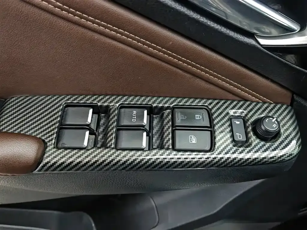 Isuzu D-MAX — фото 10