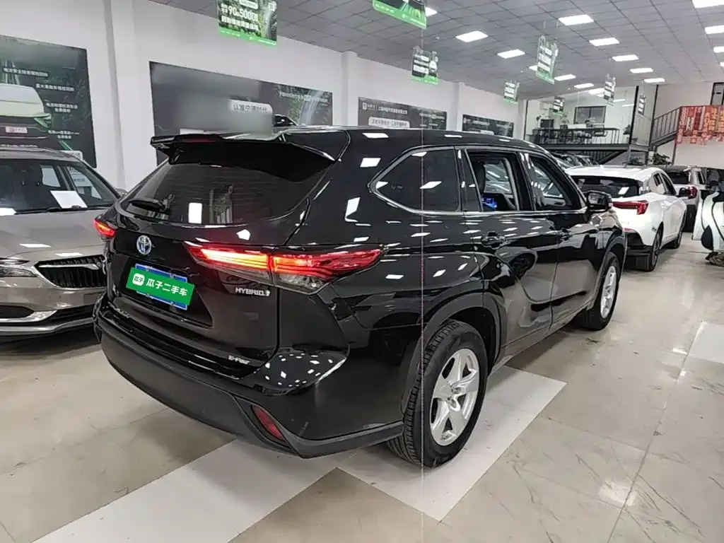 Toyota Highlander — фото 10