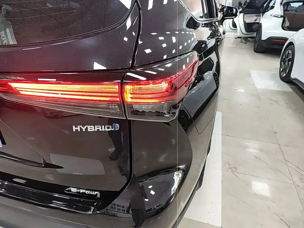 Toyota Highlander — фото 9