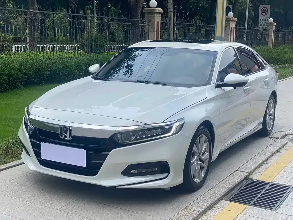 Honda Accord — фото 1