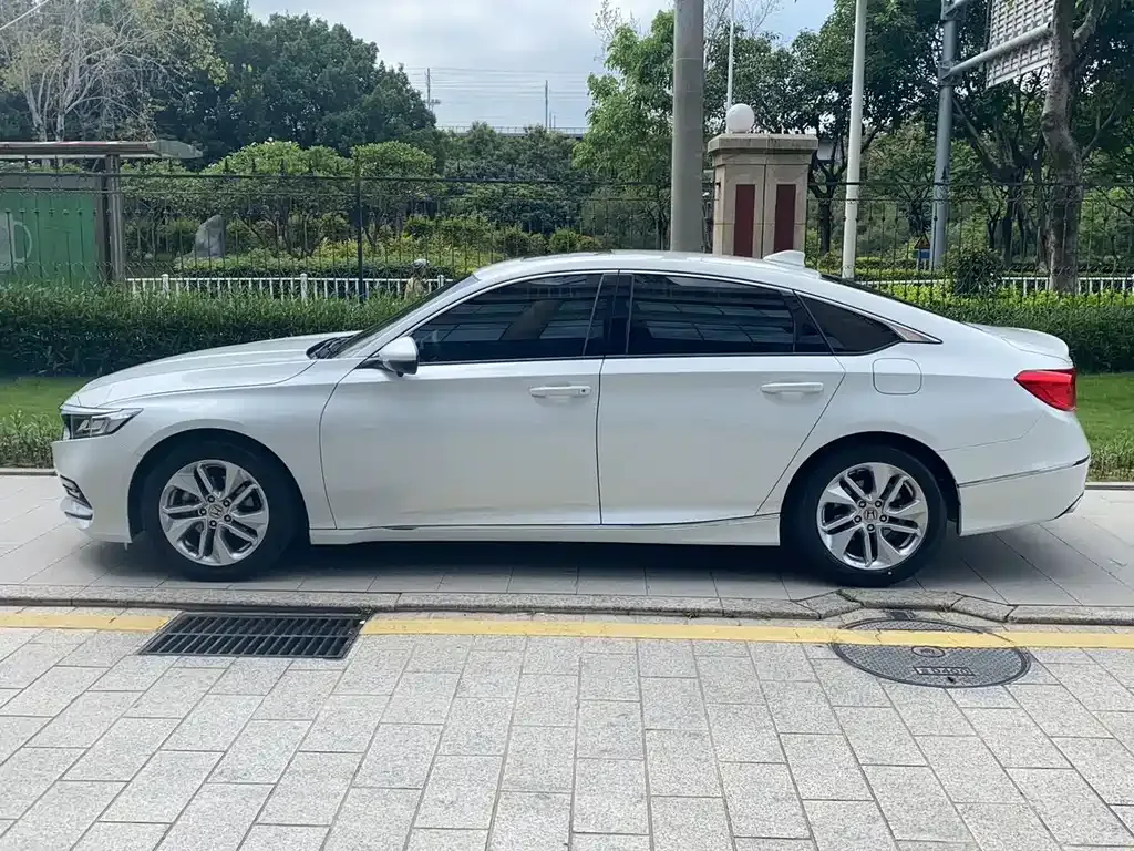 Honda Accord — фото 10