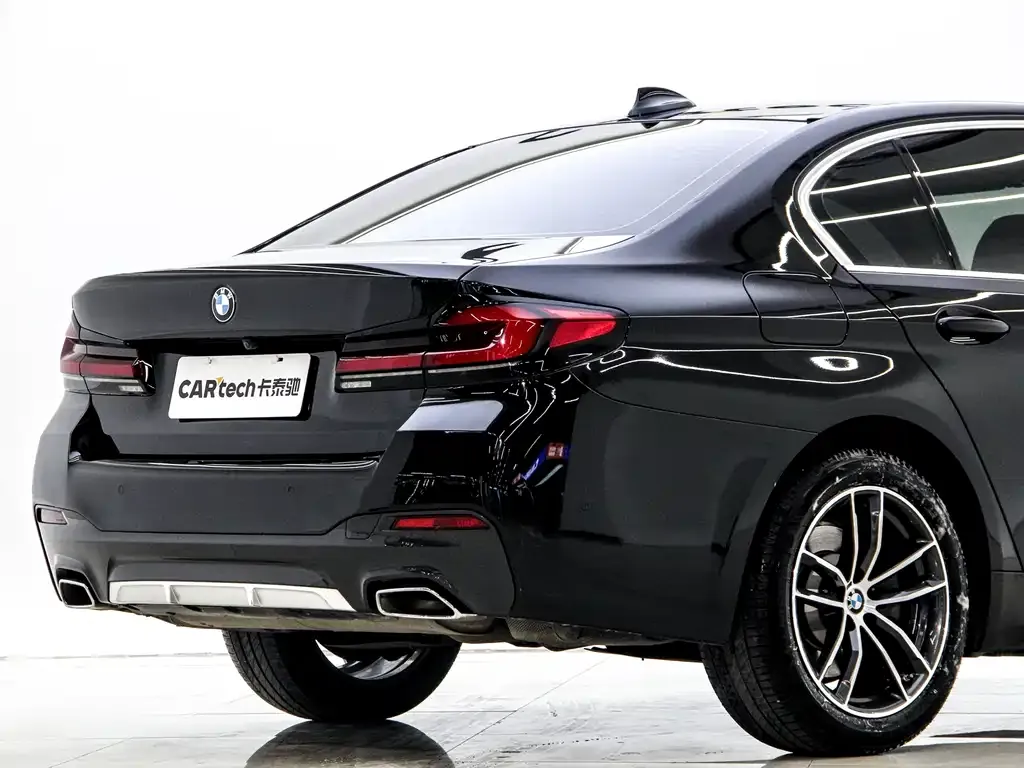 BMW 5 Series — фото 10