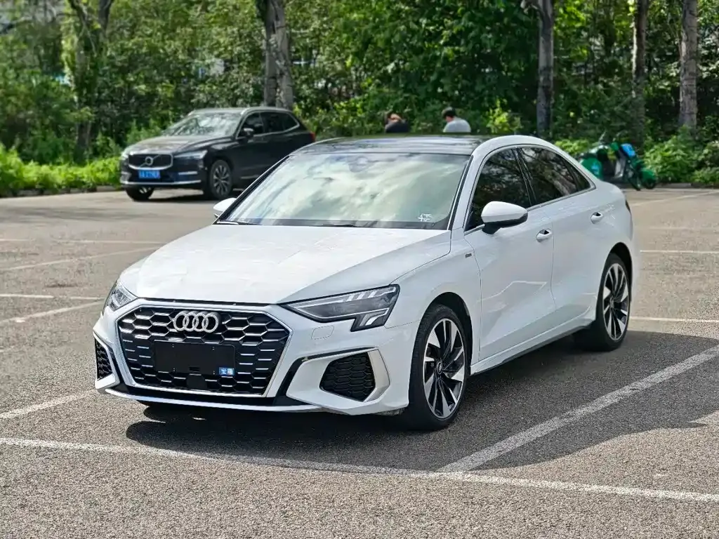 Audi A3 — фото 1