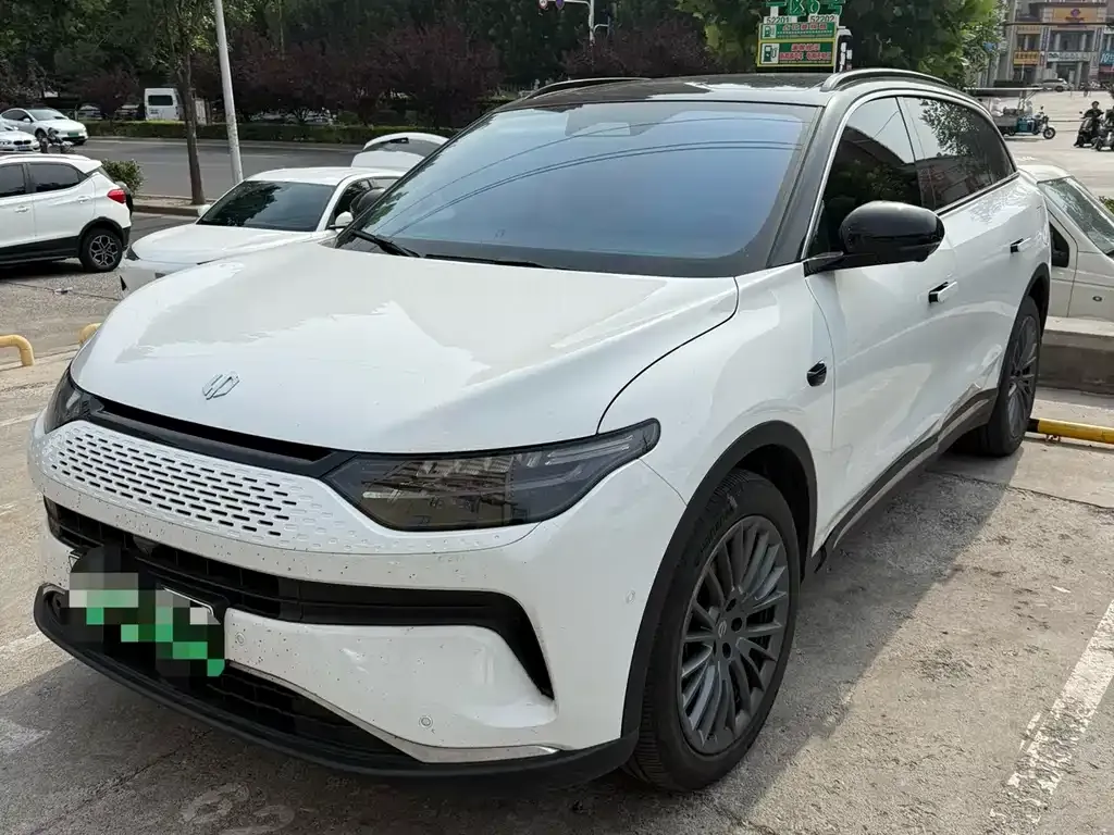 Leapmotor C11