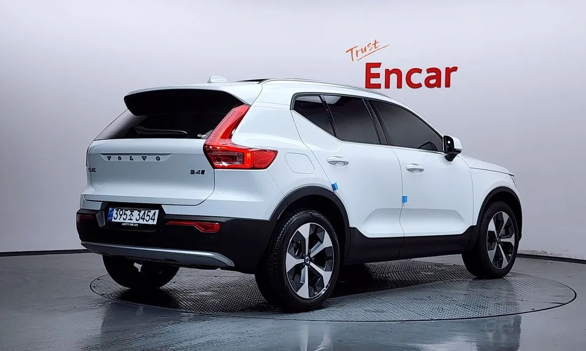 Volvo XC40 — фото 8