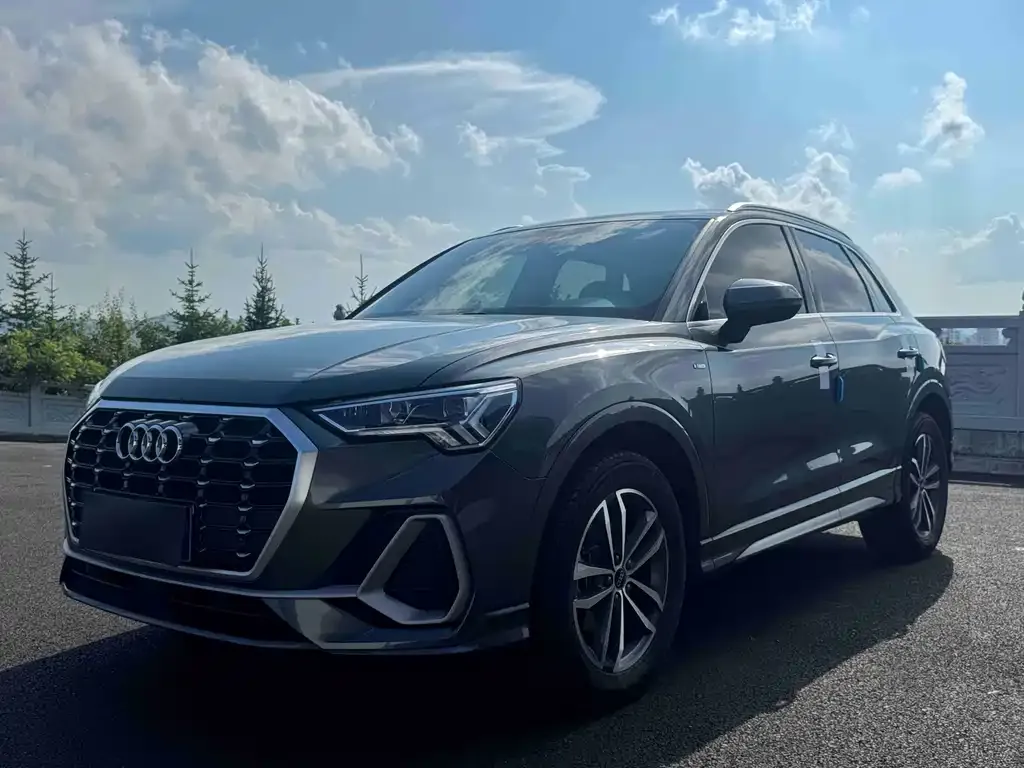 Audi Q3 — фото 1