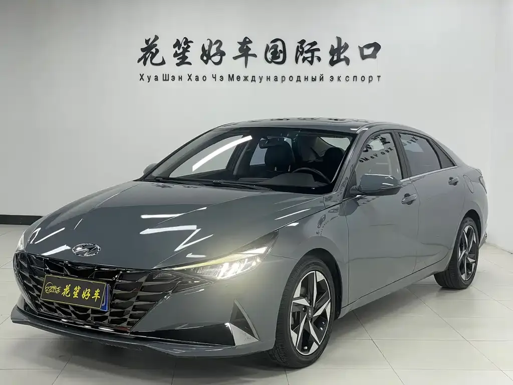 Hyundai Elantra — фото 1