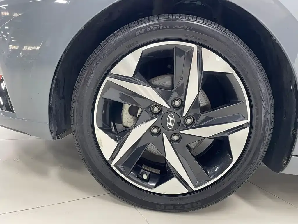 Hyundai Elantra — фото 2