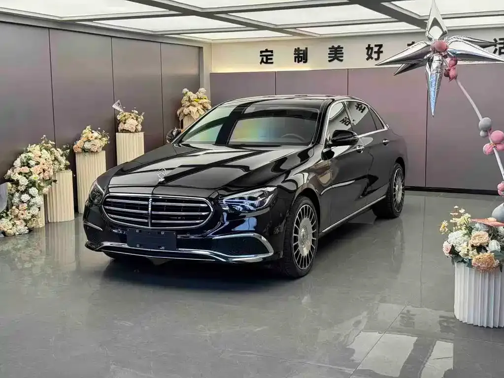 Mercedes-Benz E-Class — фото 1