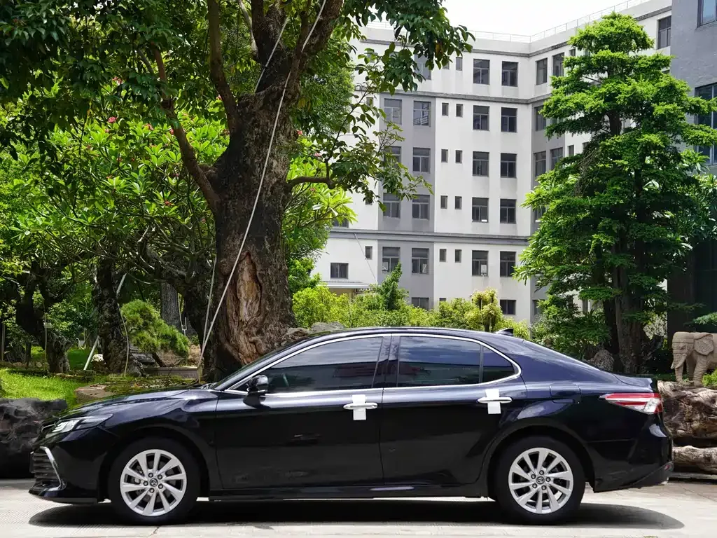 Toyota Camry — фото 9