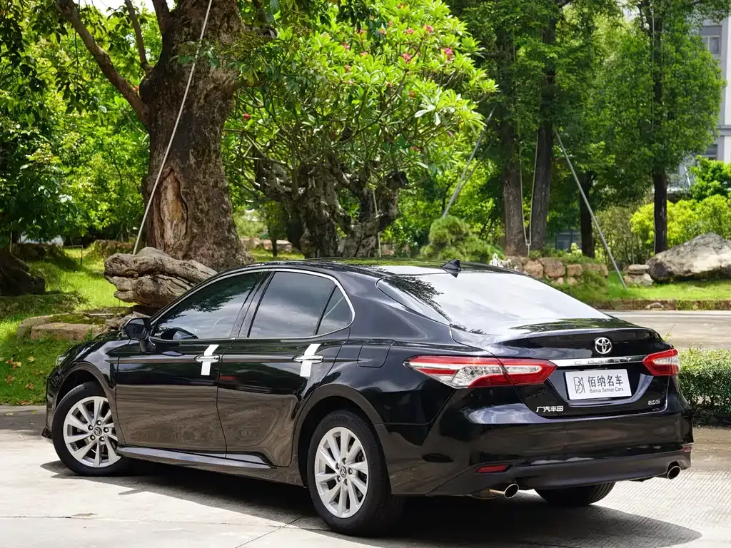 Toyota Camry — фото 5