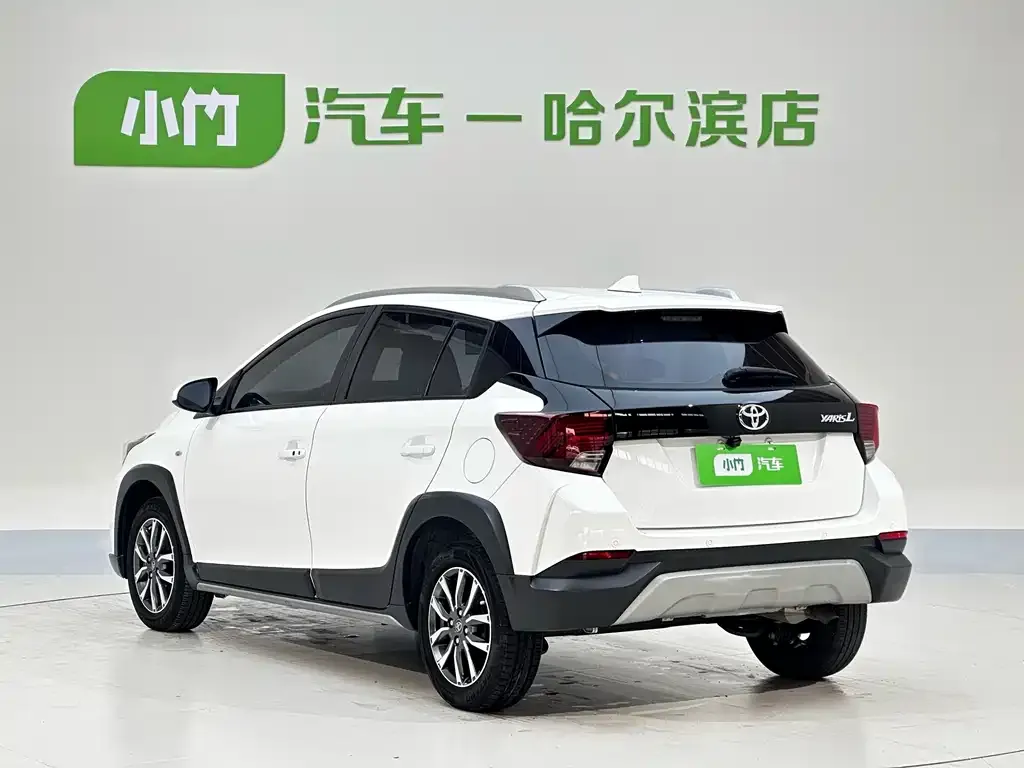 Toyota Yaris L — фото 10