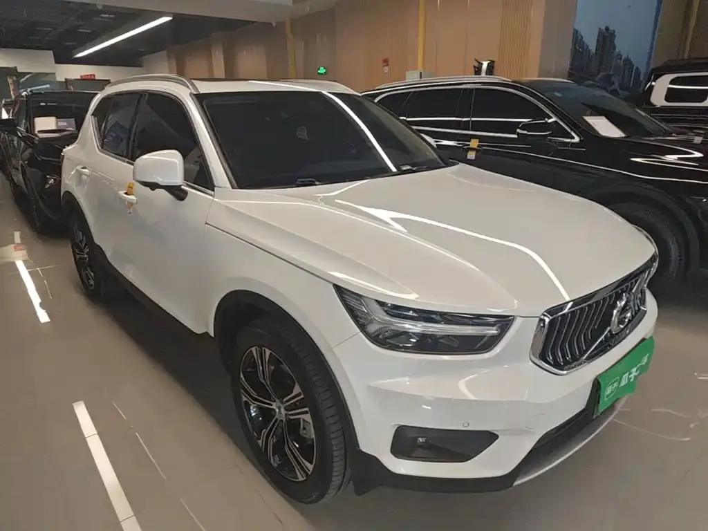 Volvo XC40 — фото 9