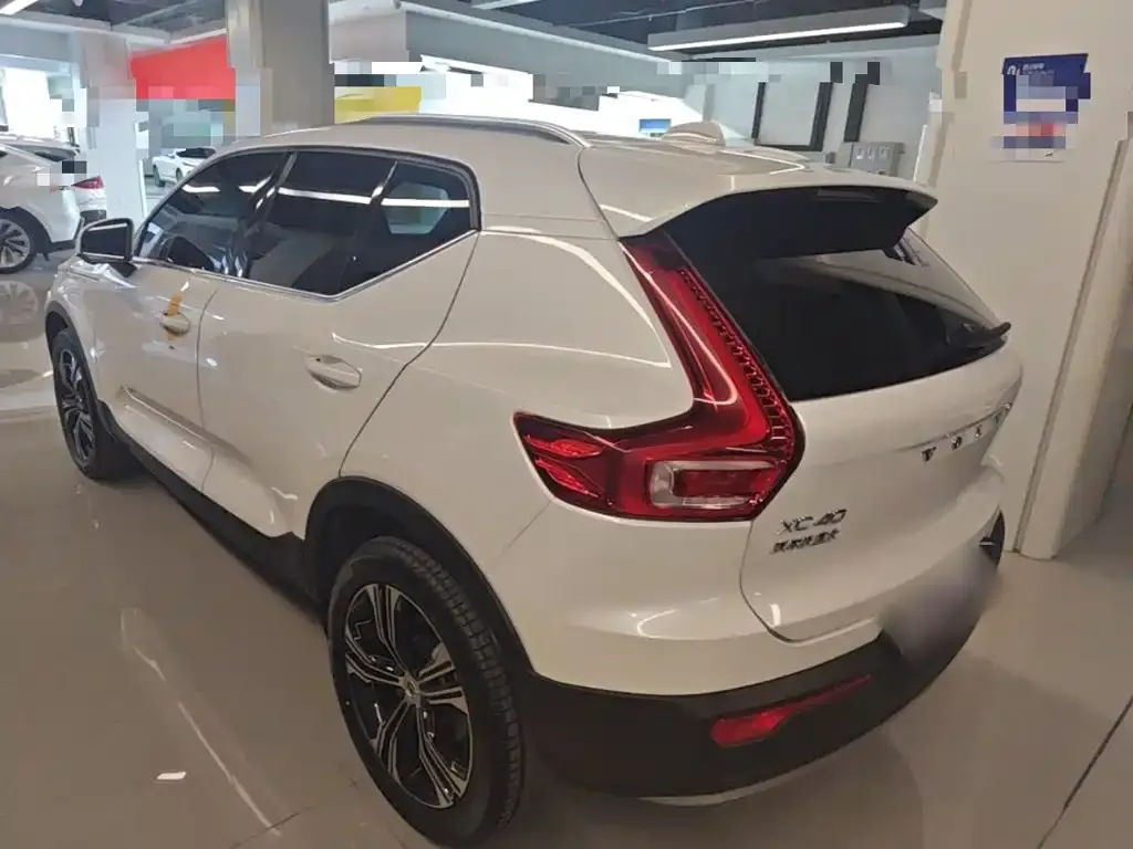 Volvo XC40 — фото 6