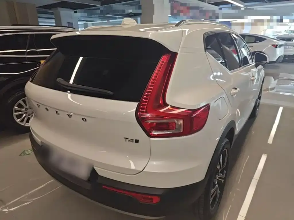 Volvo XC40 — фото 3