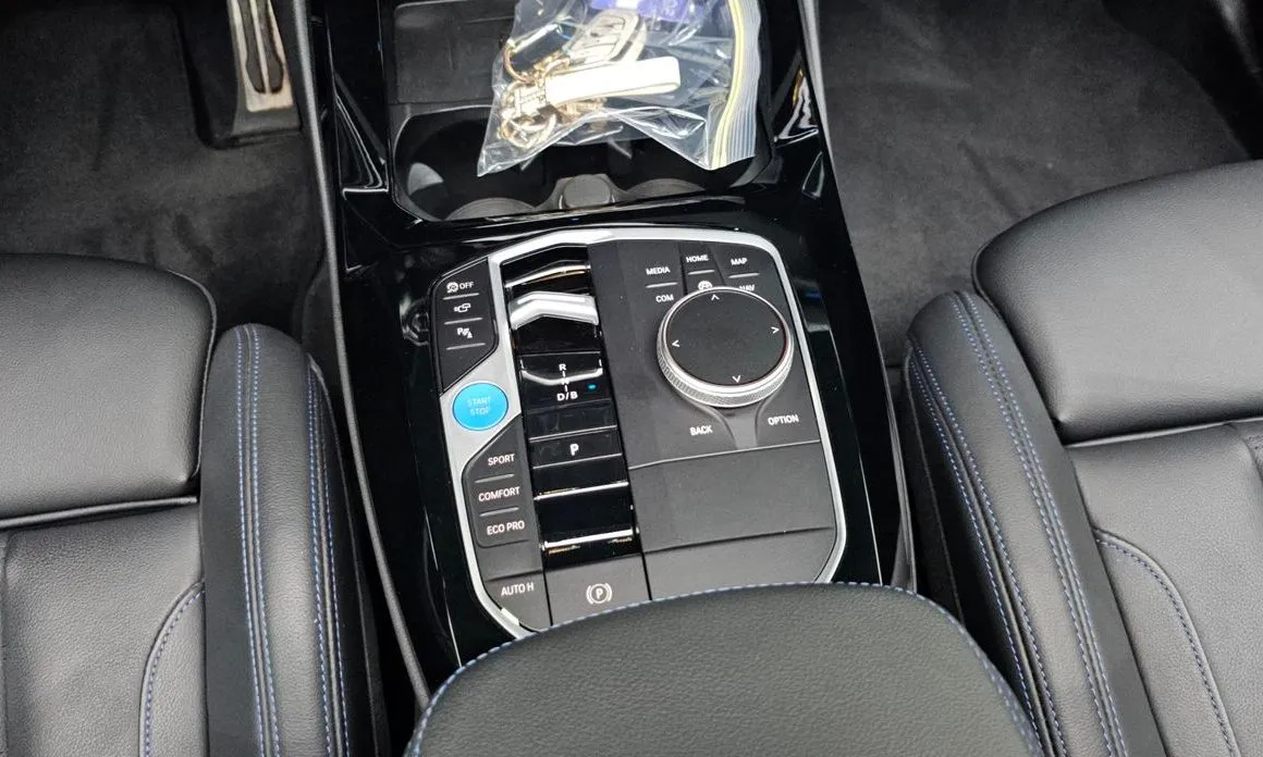 BMW iX3 2023 из KR, фото 4