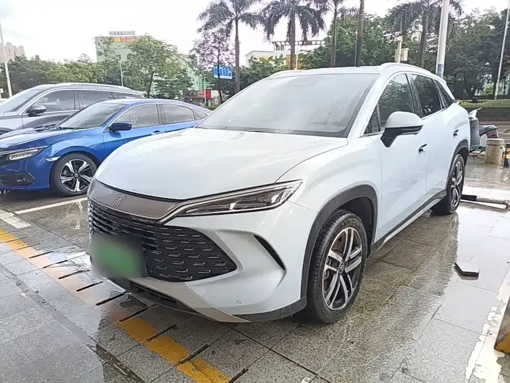 BYD L DM-i — фото 1