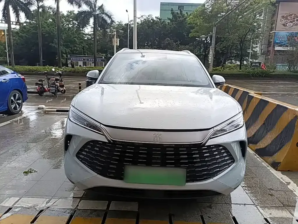 BYD L DM-i — фото 10