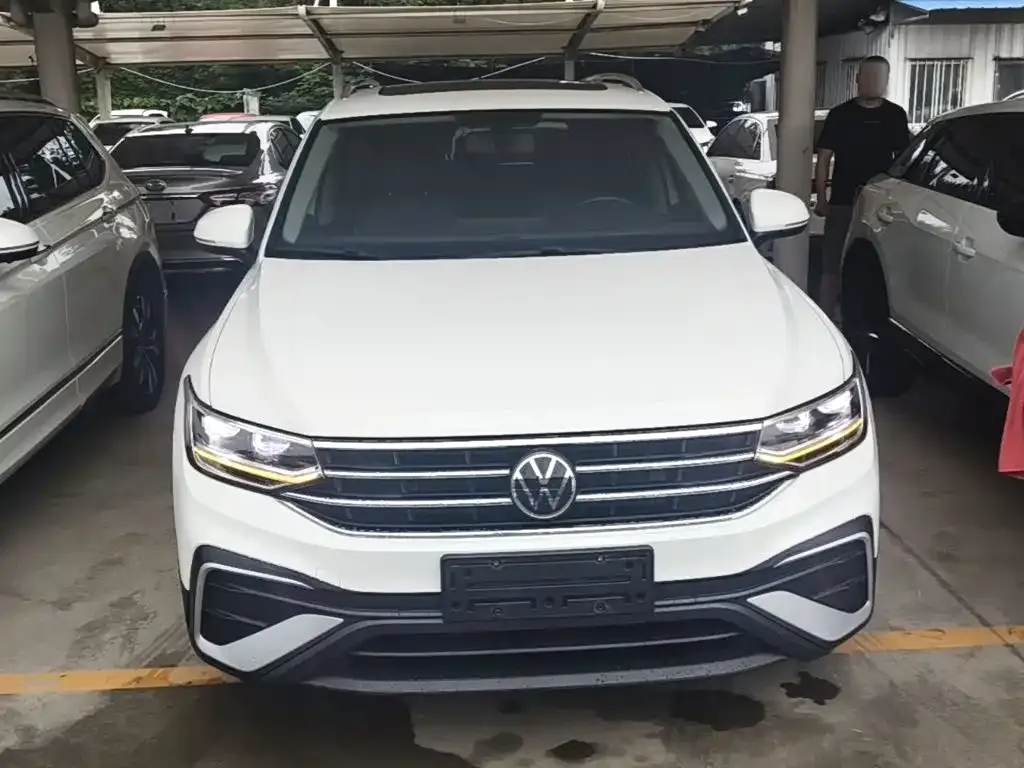 Volkswagen Tiguan L — фото 8