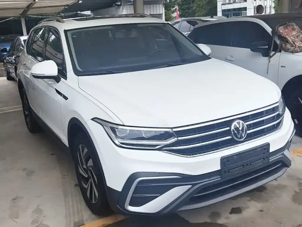 Volkswagen Tiguan L — фото 7