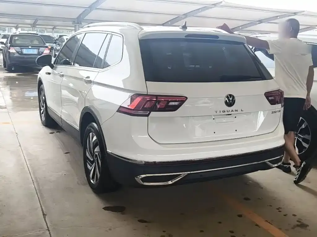 Volkswagen Tiguan L — фото 6