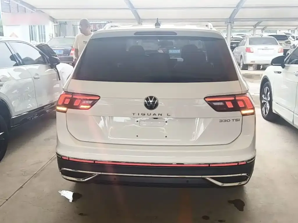 Volkswagen Tiguan L — фото 9