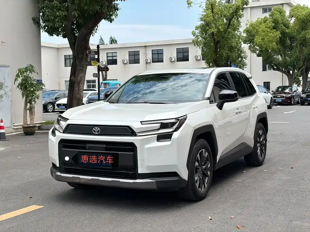 Toyota RAV4 — фото 1