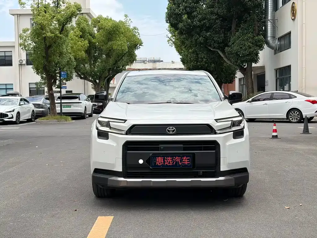 Toyota RAV4 — фото 8
