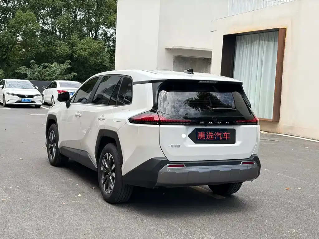 Toyota RAV4 — фото 6