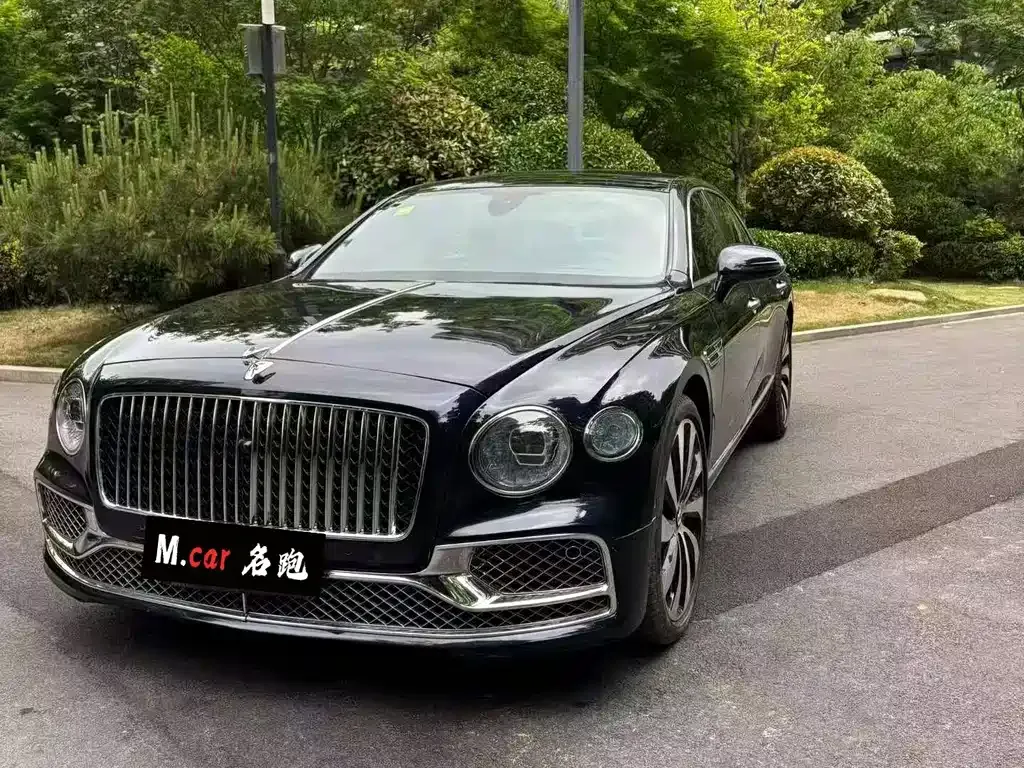 Bentley Flying Spur — фото 1