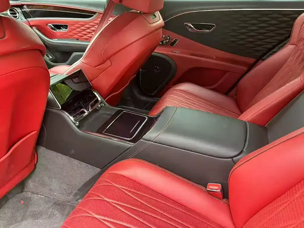 Bentley Flying Spur — фото 3