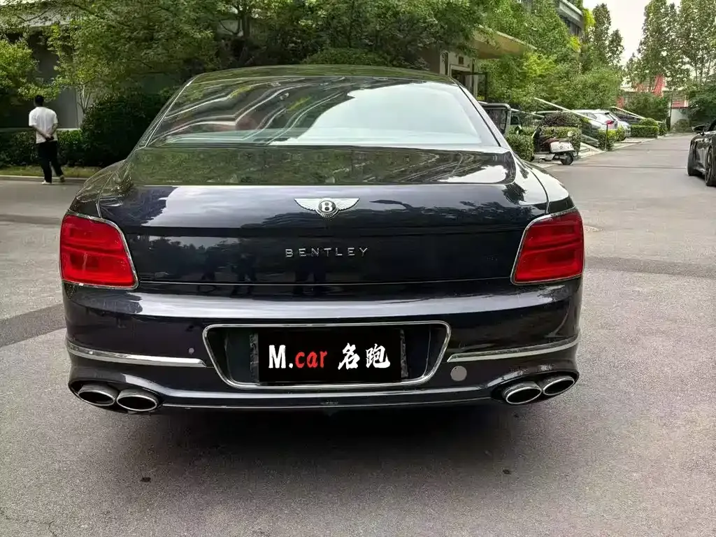 Bentley Flying Spur — фото 4